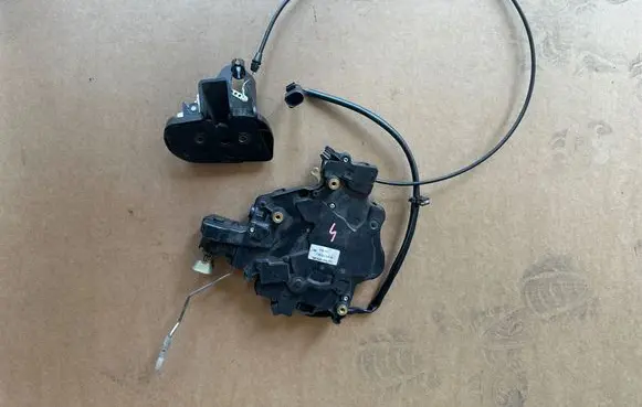 Volkswagen Transporter - Caravelle T5 Sliding door lock 7H0843653BG