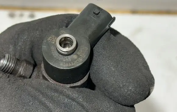 Fuel injector