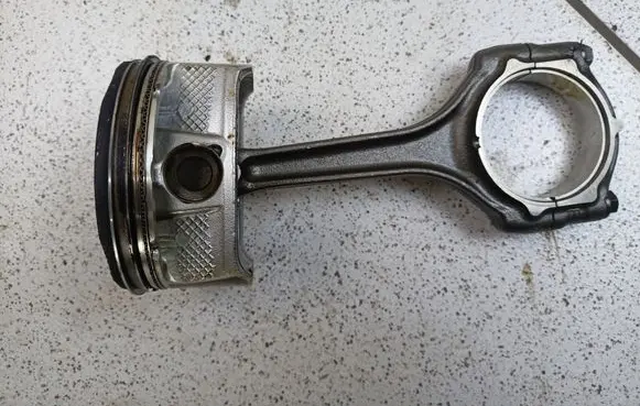 Dodge Grand Caravan Piston with connecting rod