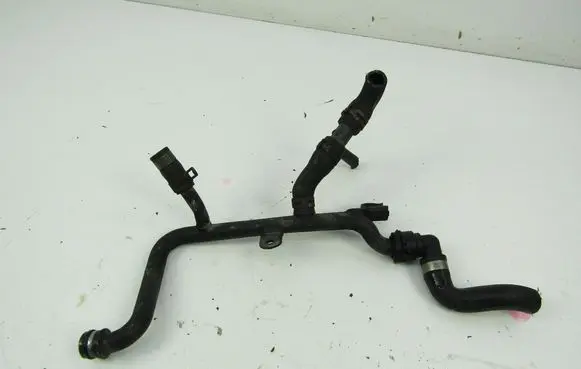 Volkswagen PASSAT B5.5 Engine coolant pipe/hose 