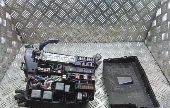 Toyota Verso Fuse box set 7379R0A2 826620F110 821110FG30
