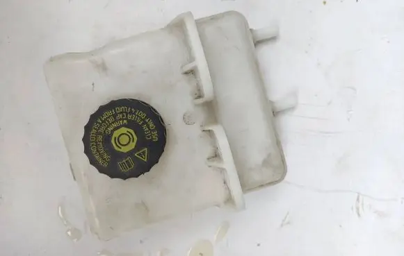 Renault Zoe Brake fluid reservoir 0204720866