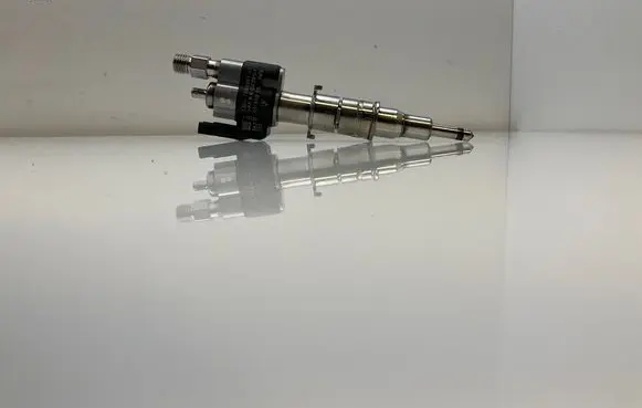 BMW 5 E60 E61 Fuel injector 7585261 10181010