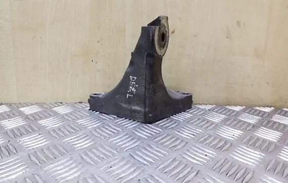 Subaru Outback Gearbox mounting bracket