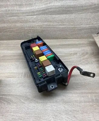 Opel Vectra C Fuse module 13144710