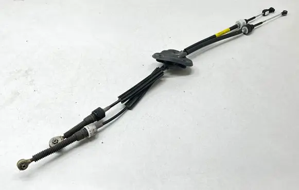Renault Megane III Gear shift cable linkage 8200781046