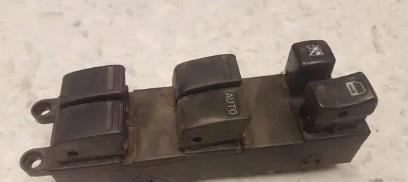 Nissan X-Trail T30 Electric window control switch