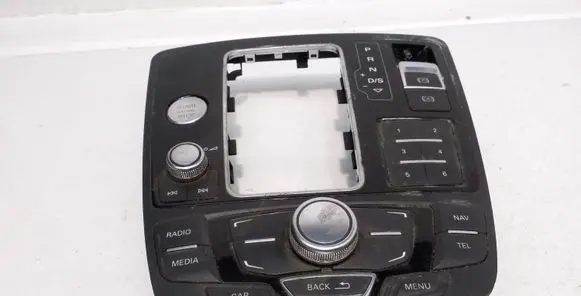 Head unit multimedia control