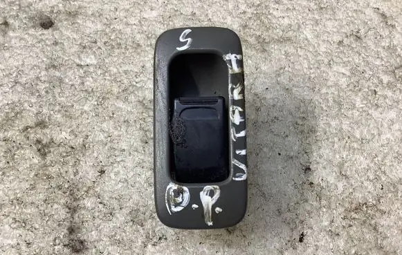 Suzuki Grand Vitara I Electric window control switch 3799575F0