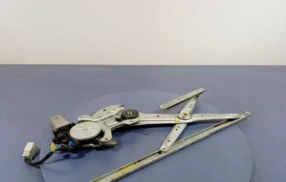 Honda HR-V Front door window regulator with motor S30R