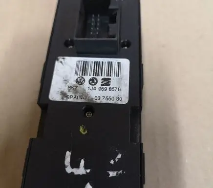 Volkswagen Golf IV Electric window control switch 1J4959857B