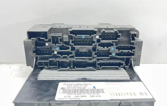 Mercedes-Benz C W203 Fuse module 2035451701 5DK00848540