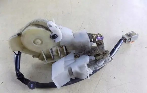 Honda Stream Front door lock F00890006