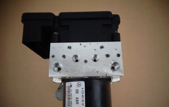 Mercedes-Benz C W204 ABS Pump A1724314312