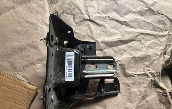 Citroen DS3 Gearbox mounting bracket 9680293680