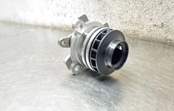 Opel Vivaro Water pump 2501827 4416966 8200332040