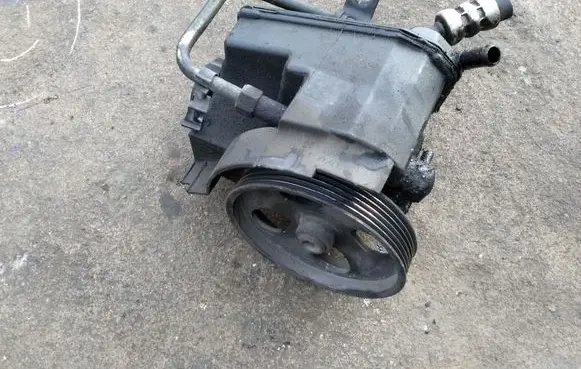 Citroen Xsara Picasso Power steering pump