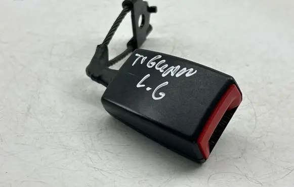 Volkswagen Tiguan Rear seatbelt buckle 5M0857740B 5268 33054312