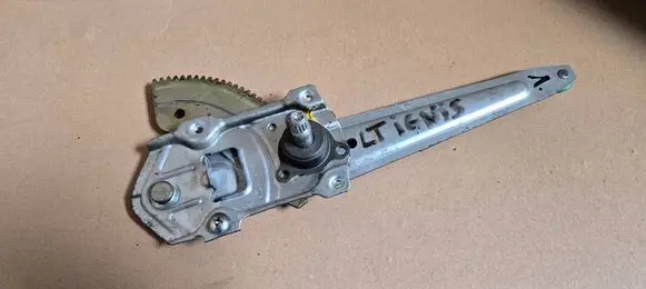 Suzuki Ignis Rear door manual window regulator 8354075G00
