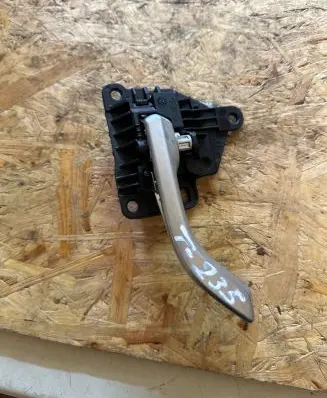 Hyundai Santa Fe Rear door interior handle 82613