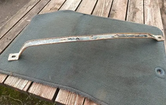 Renault Master II Fuel tank mounting bracket 