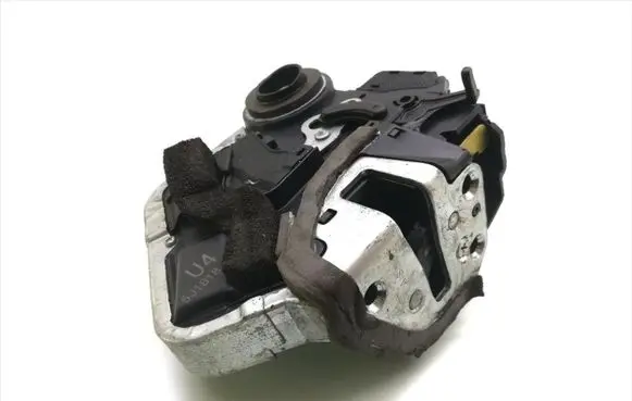 Lexus IS 220D-250-350 Rear door lock 5J1818
