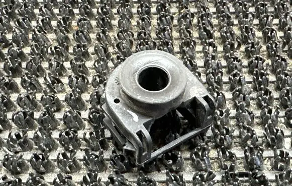 Radiator mount bracket