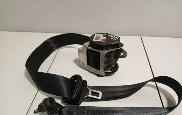 Ford Focus Front seatbelt 006L000