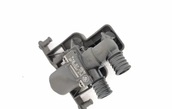 BMW 5 E60 E61 Coolant heater control valve 1147412174A 6411692022602
