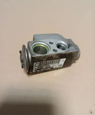 Audi Q7 4L Air conditioning (A/C) expansion valve 7L0820679B 52415754