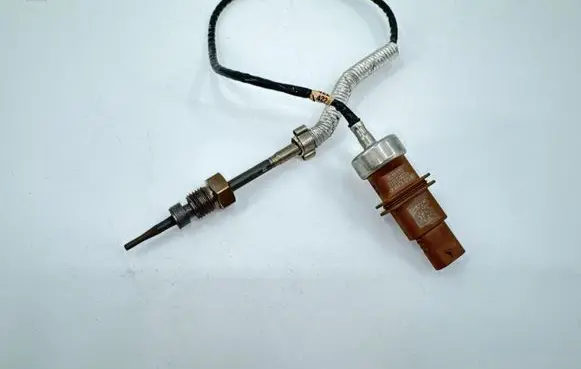 Volkswagen Golf VIII Exhaust gas temperature sensor 05L919529E