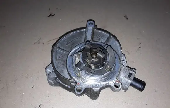 Audi A8 S8 D4 4H Vacuum pump 06E145100R 140612 SI732M4A