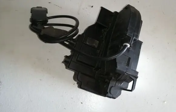 Nissan Note (E11) Rear door lock