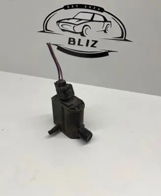 KIA Carens II Windscreen/windshield washer pump 985103E000