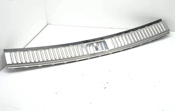 Trunk/boot sill cover protection