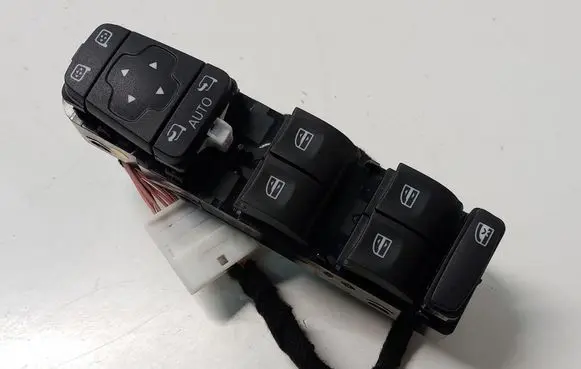 Renault Megane IV Quarter vent window switch 254010488R