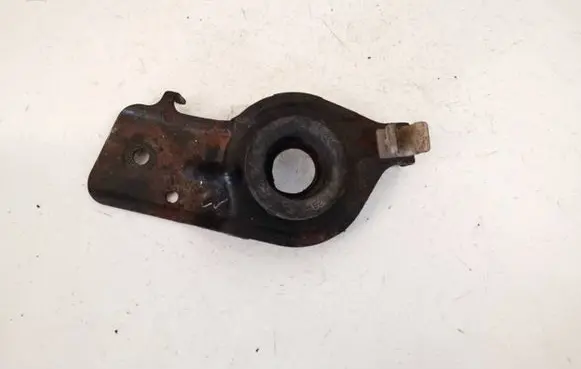 Nissan Primera Radiator mount bracket 