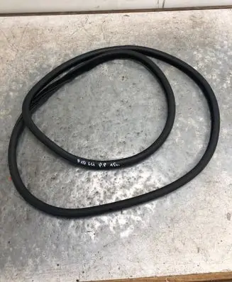 BMW 5 F10 F11 Front door rubber seal 7182270