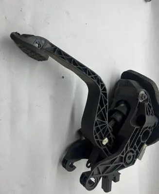 Ford B-MAX Clutch pedal AY117B633GE 150901 01400638
