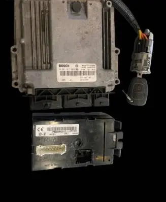Renault Trafic II (X83) Engine control unit/module 237100718R 0281017003 PB200943317