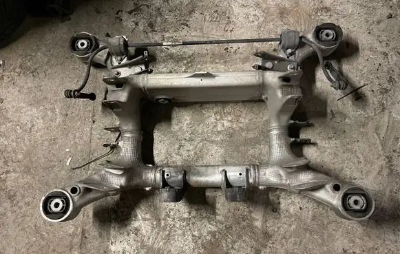 BMW 5 F10 F11 Rear axle beam 6794665 HT6ZBF07 190211765