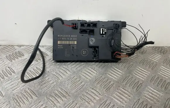 Mercedes-Benz E W211 Door control unit/module 2118707326