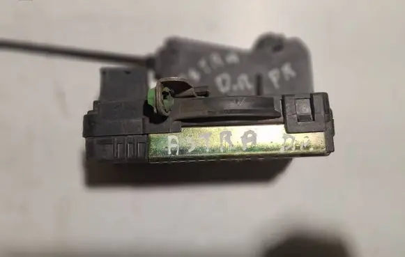 Opel Astra G Front door lock 90561154