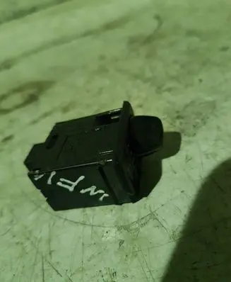 Infiniti Q45 III Headlight level height control switch