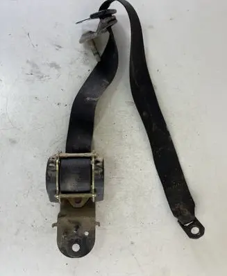 Rear seatbelt