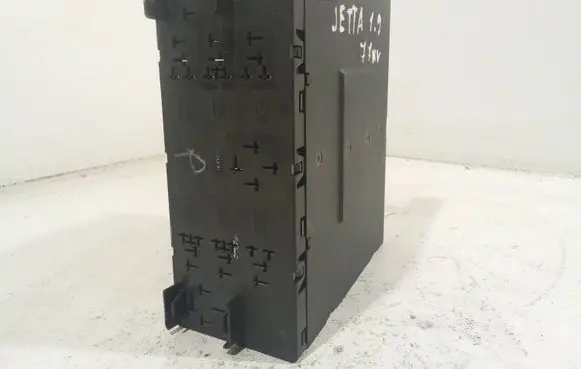 Volkswagen Jetta V Comfort/convenience module 3C0937049P F005V00509