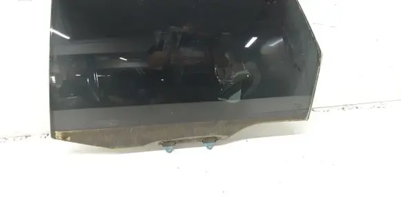 Toyota Avensis T220 Rear door window glass 43R00004