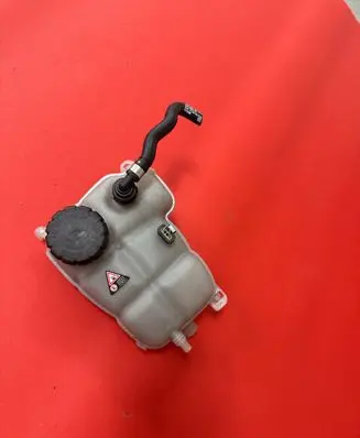 Mercedes-Benz CLA C118 X118 Coolant expansion tank/reservoir a2475000049