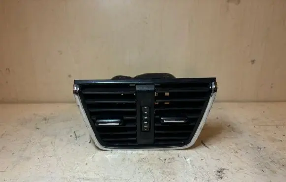 Rear air vent grill