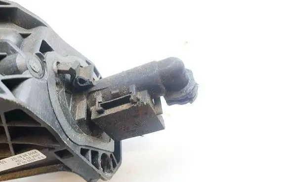 Volkswagen PASSAT B6 Clutch master cylinder 3C0721388B